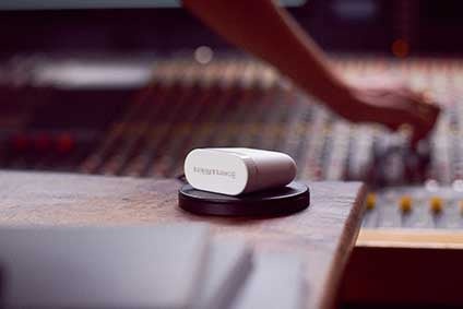 B&W PI5 White in-ear headphones