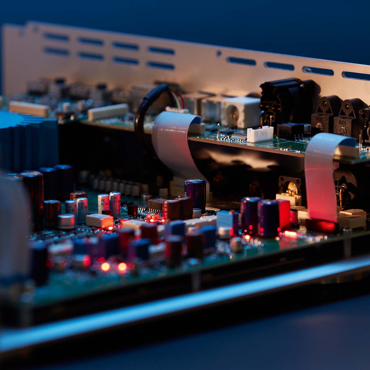 T+A DAC 200 D/A Converter / Pre-Amplifier - internal components