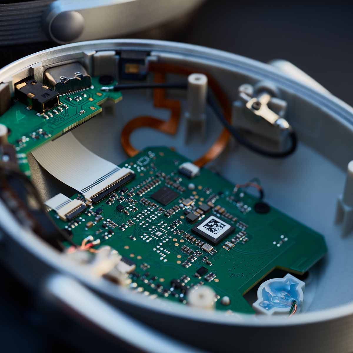 T+A Solitaire T High-Performance Closed-Back Dynamic Headphones - Black - open earphone showing internal boards/components