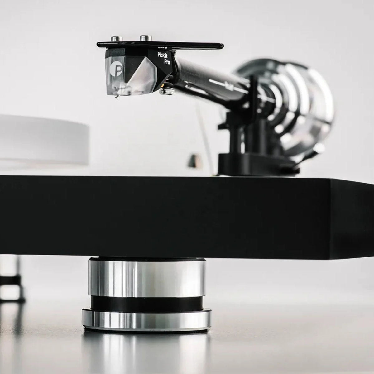 Pro-Ject Debut Reference 10 Turntable close-up of tonearm