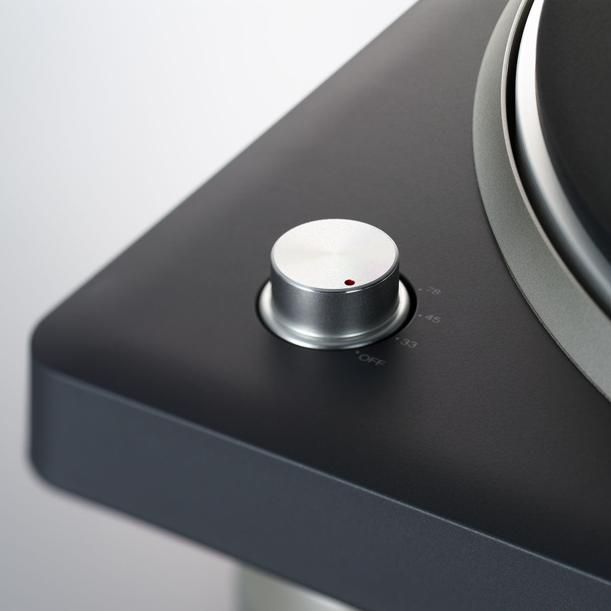 Denon DP-500BT Premium Belt-Drive Hi-Fi Turntable with Bluetooth - closeup of speed knob