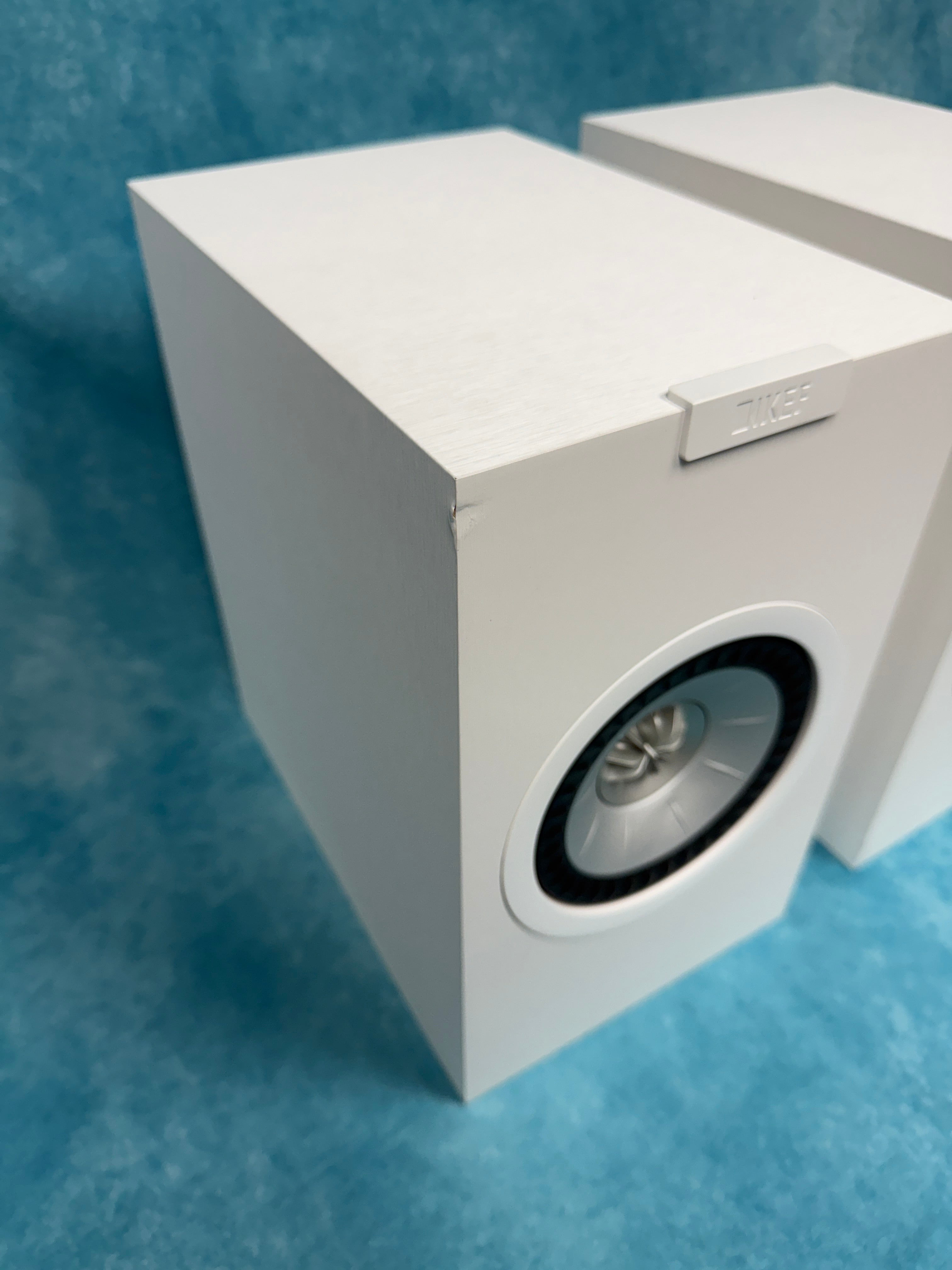 KEF:Q1M-WHT-PR-BSB 9