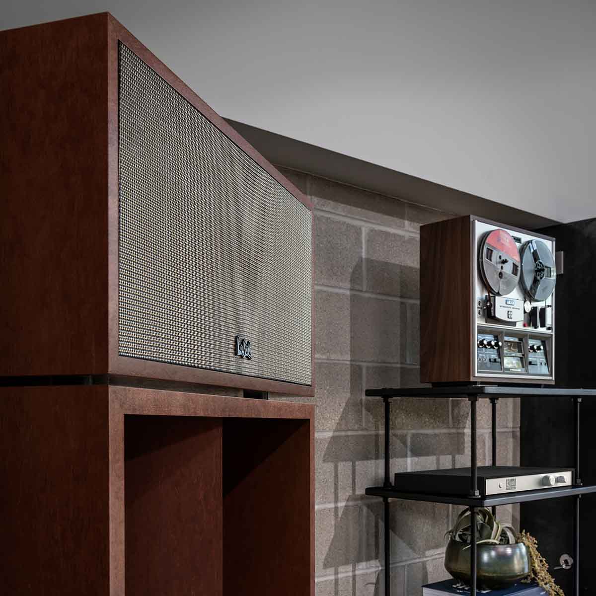 Klipsch La Scala AL6 3-Way Fully Horn-Loaded Loudspeaker - American Auburn - lifestyle shot side view detail of front grille