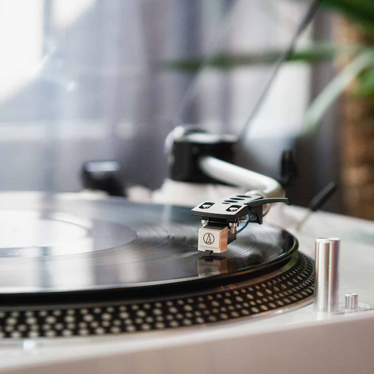 Lenco L-3810 Direct-Drive Turntable w/ Pinch Control - White closeup of cartridge engaged on record