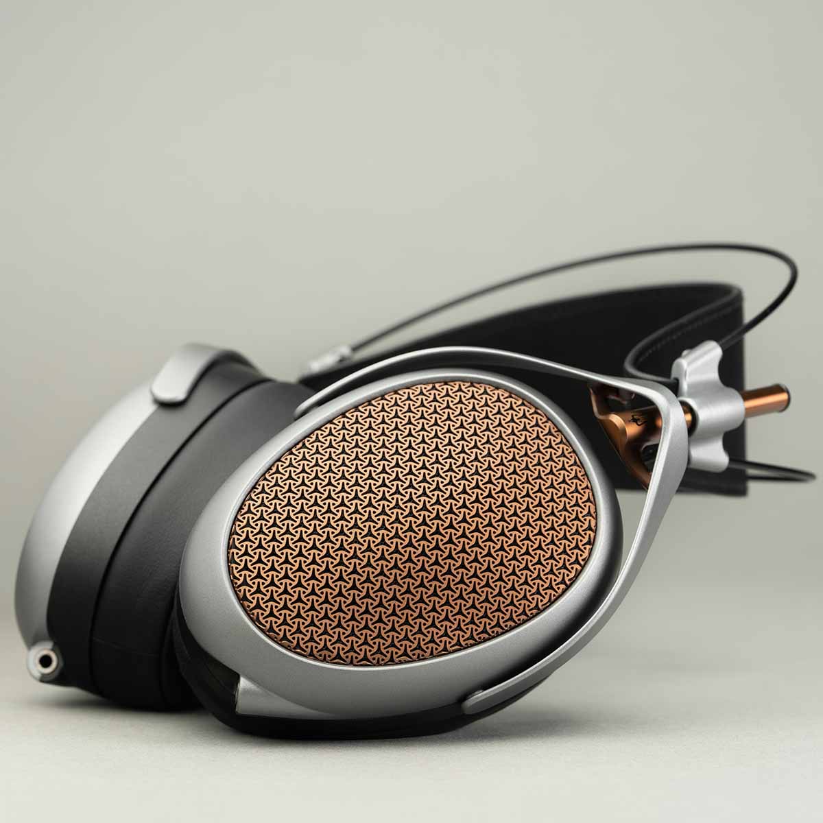 Meze Audio Poet High-Performance Planar-Magnetic Headphones side view laying flat
