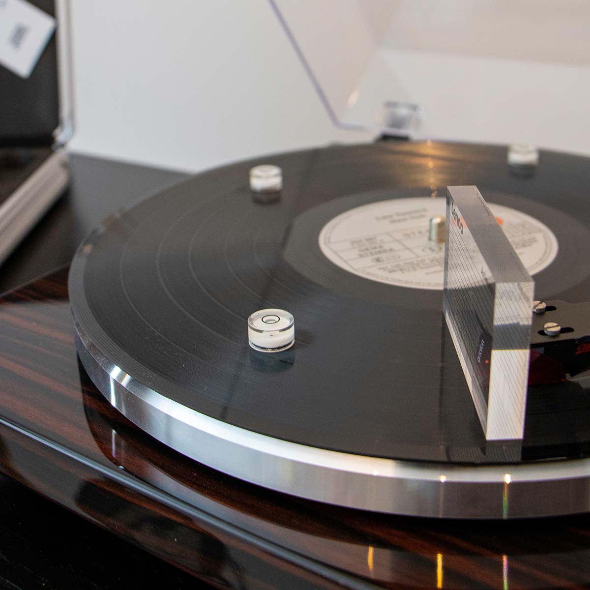 Lenco TTA-12IN1PRO Professional 12-in-1 Turntable Setup and Record Cleaning Kit azimuth/vta protractor and small level gauges on record