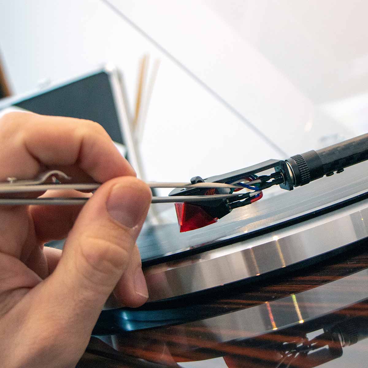 Lenco TTA-12IN1PRO Professional 12-in-1 Turntable Setup and Record Cleaning Kit pliers in use