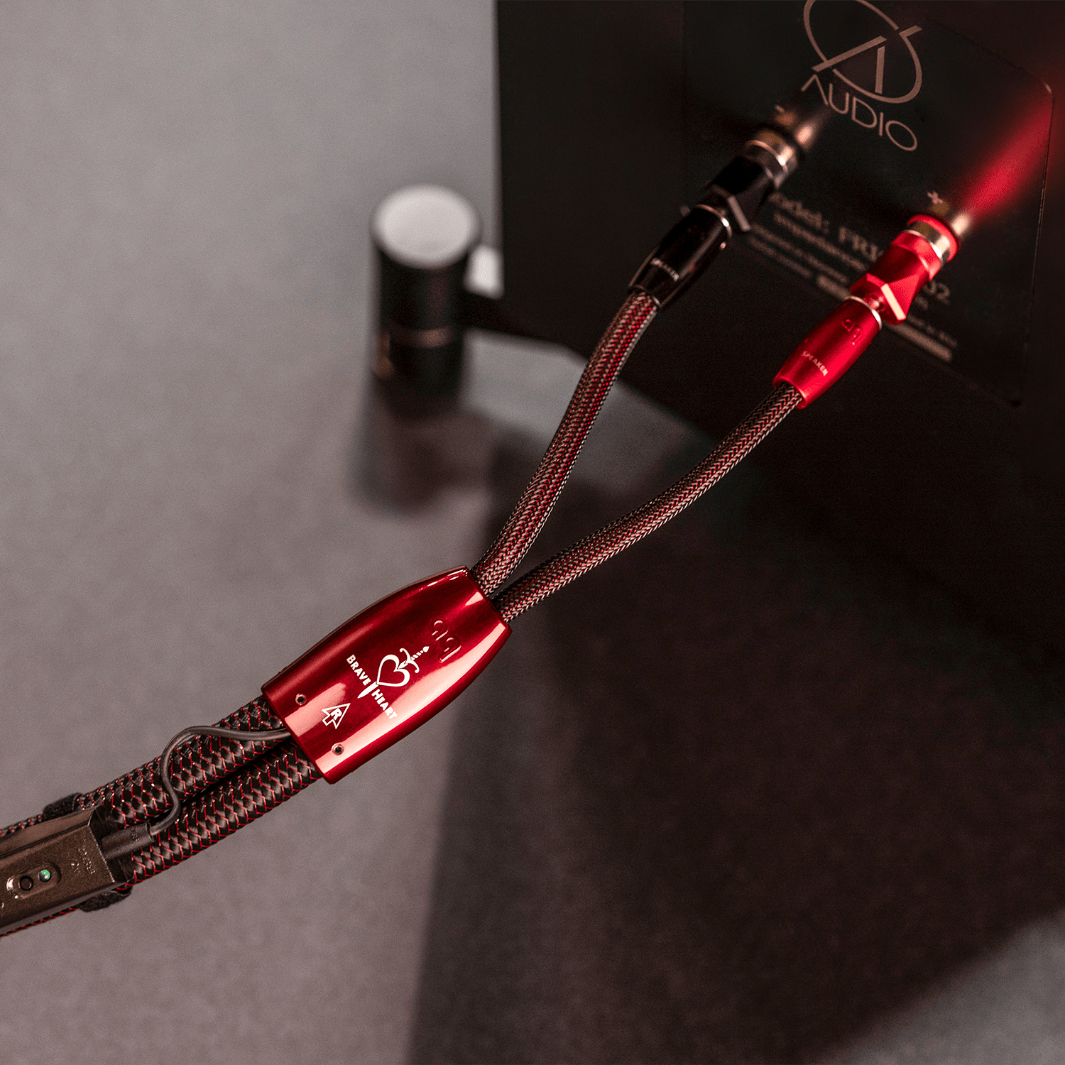 AudioQuest Brave Heart Full - Range - BHEART8BS 8 ft = 2.4 m Pair 2 x Bananas > 2 x Bananas