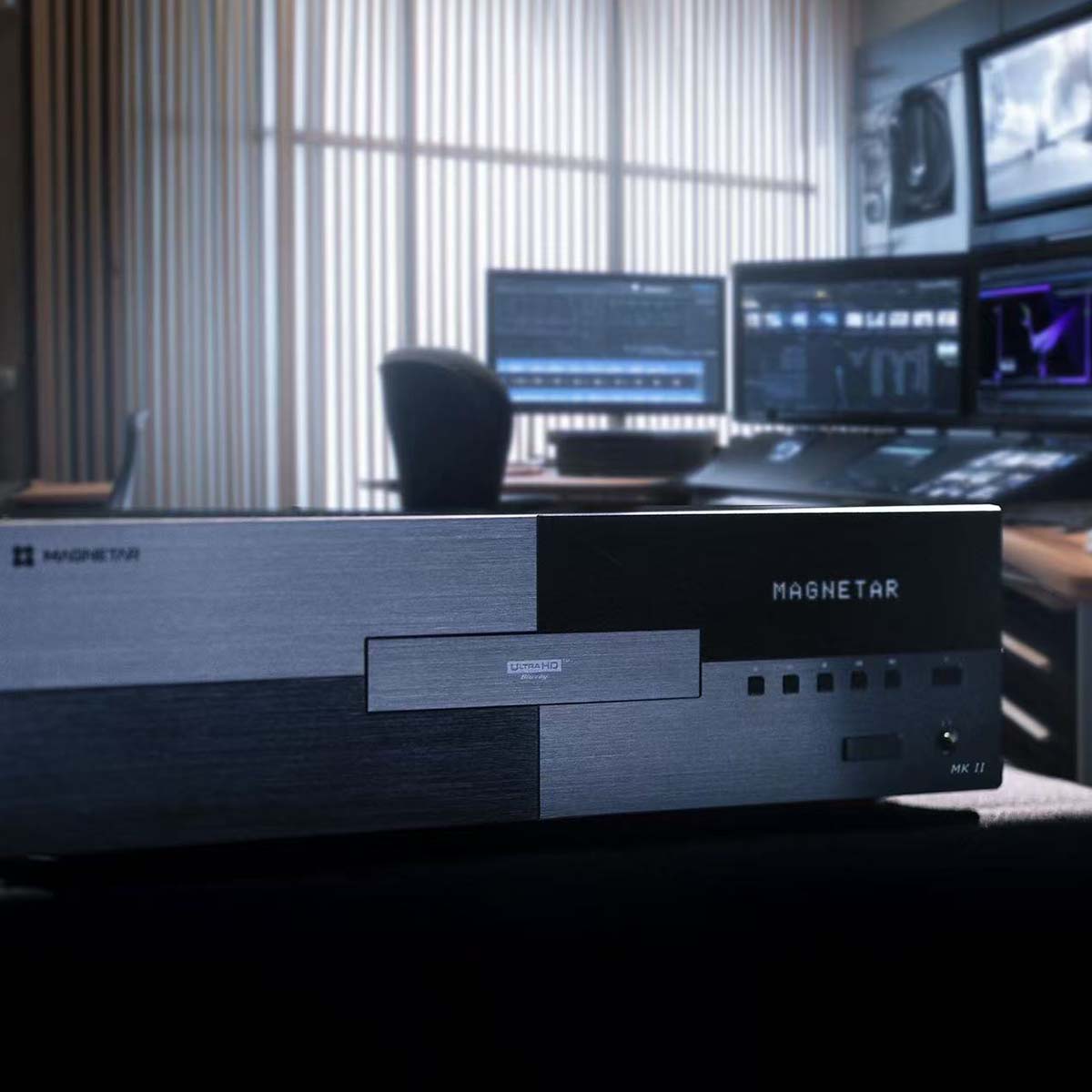 Magnetar UDP900 MKII 4K Blu-ray Ultra HD Player - lifestyle photo