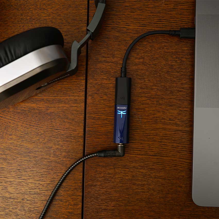 AudioQuest DragonFly Cobalt USB Digital-to-Analog Converter - front view