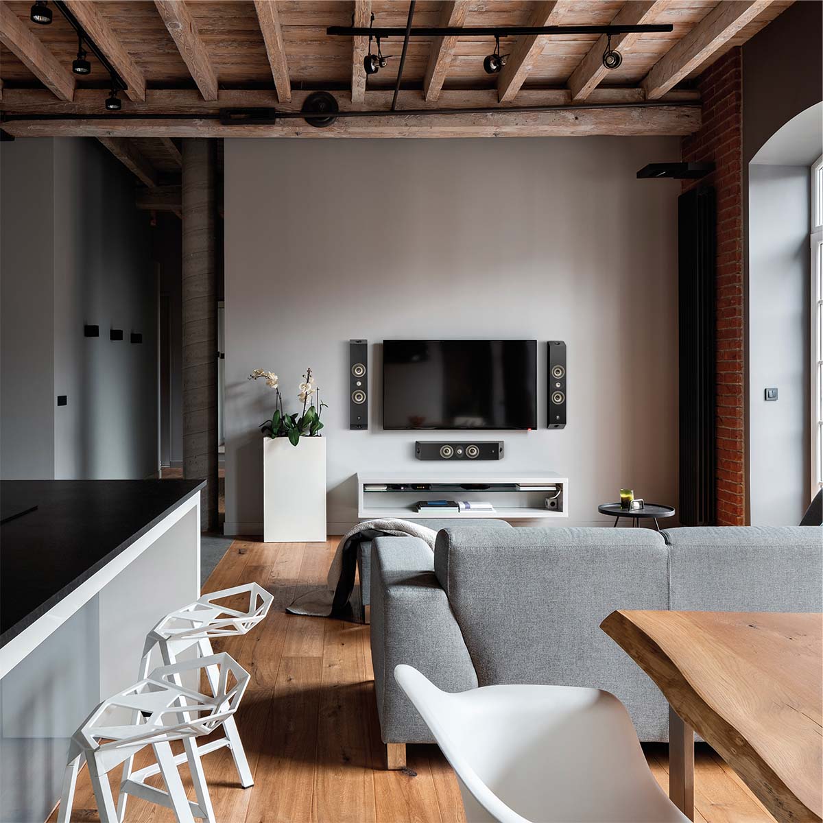 vertical front view with grille