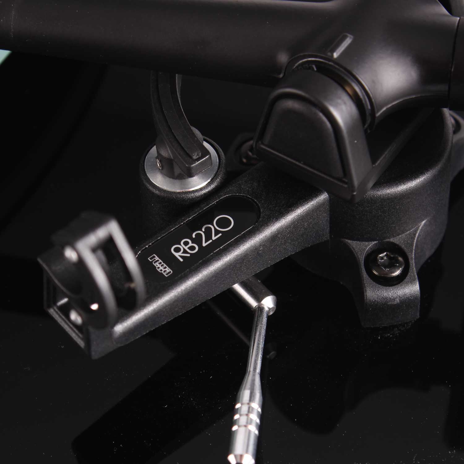 Rega Planar 2 Turntable Black - close up of tonearm