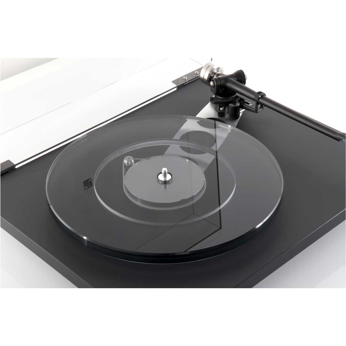 Rega Planar 6 turntable in black