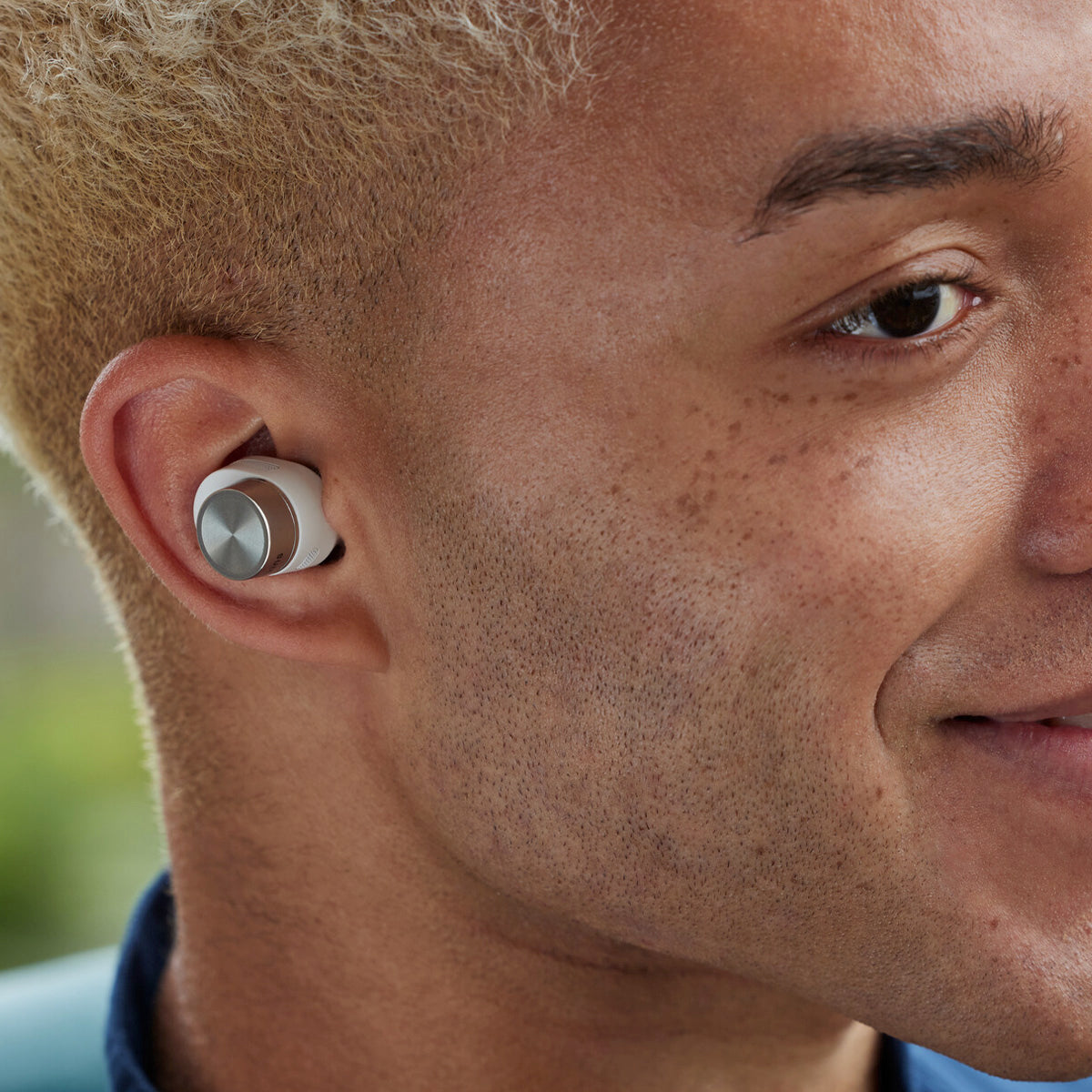 B&W Pi7 True Wireless In-Ear Headphones - Canvas White in ear