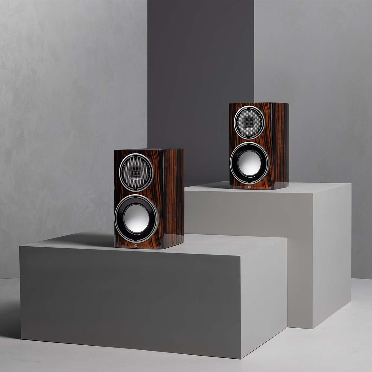 Monitor Audio Platinum 100 3G Bookshelf Loudspeaker - piano ebony pair on grey blocks