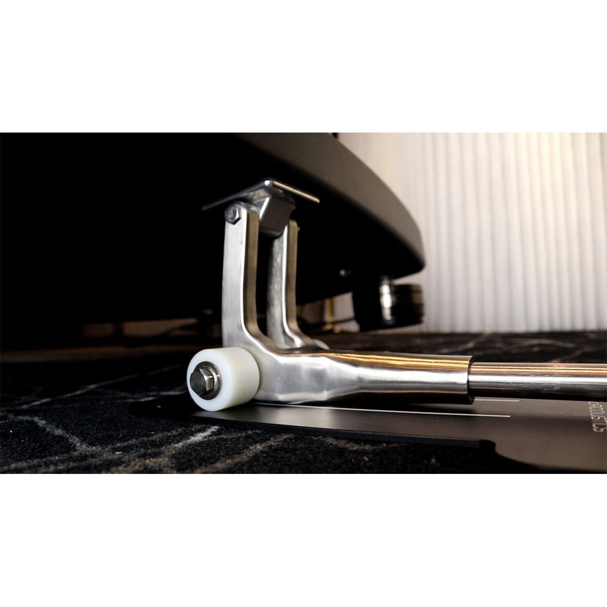 Isoacoustics F1 Speaker Jack