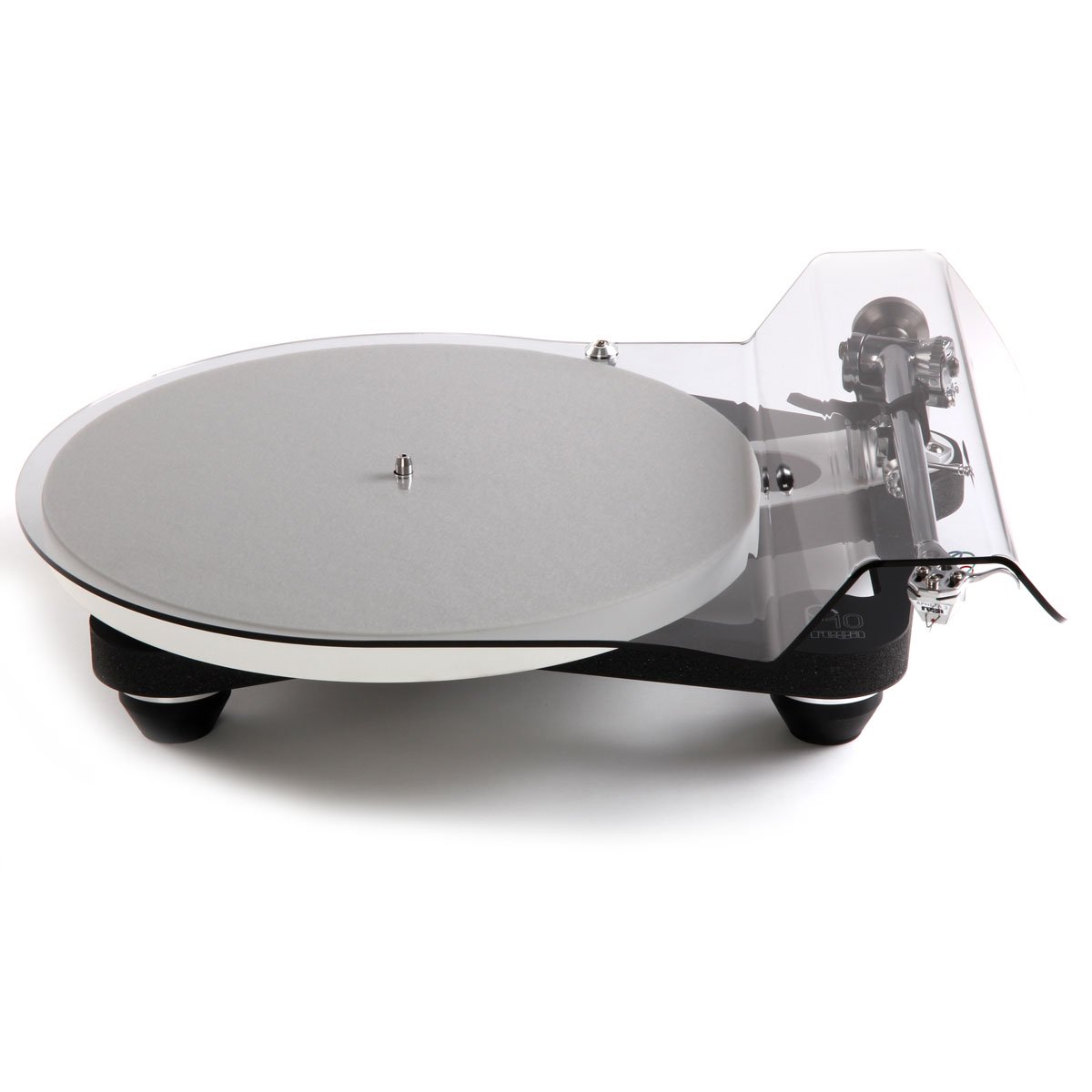 Rega Planar 10 front view with lid