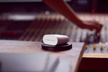 B&W PI5 White in-ear headphones