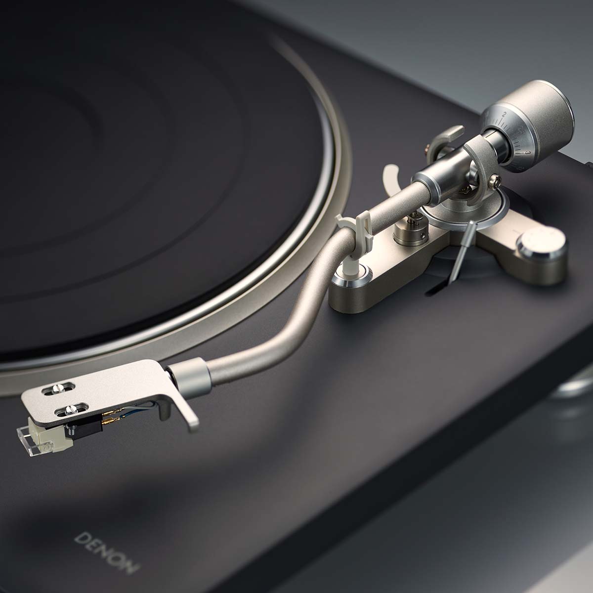 Denon DP-500BT Premium Belt-Drive Hi-Fi Turntable with Bluetooth - detail of tone arm