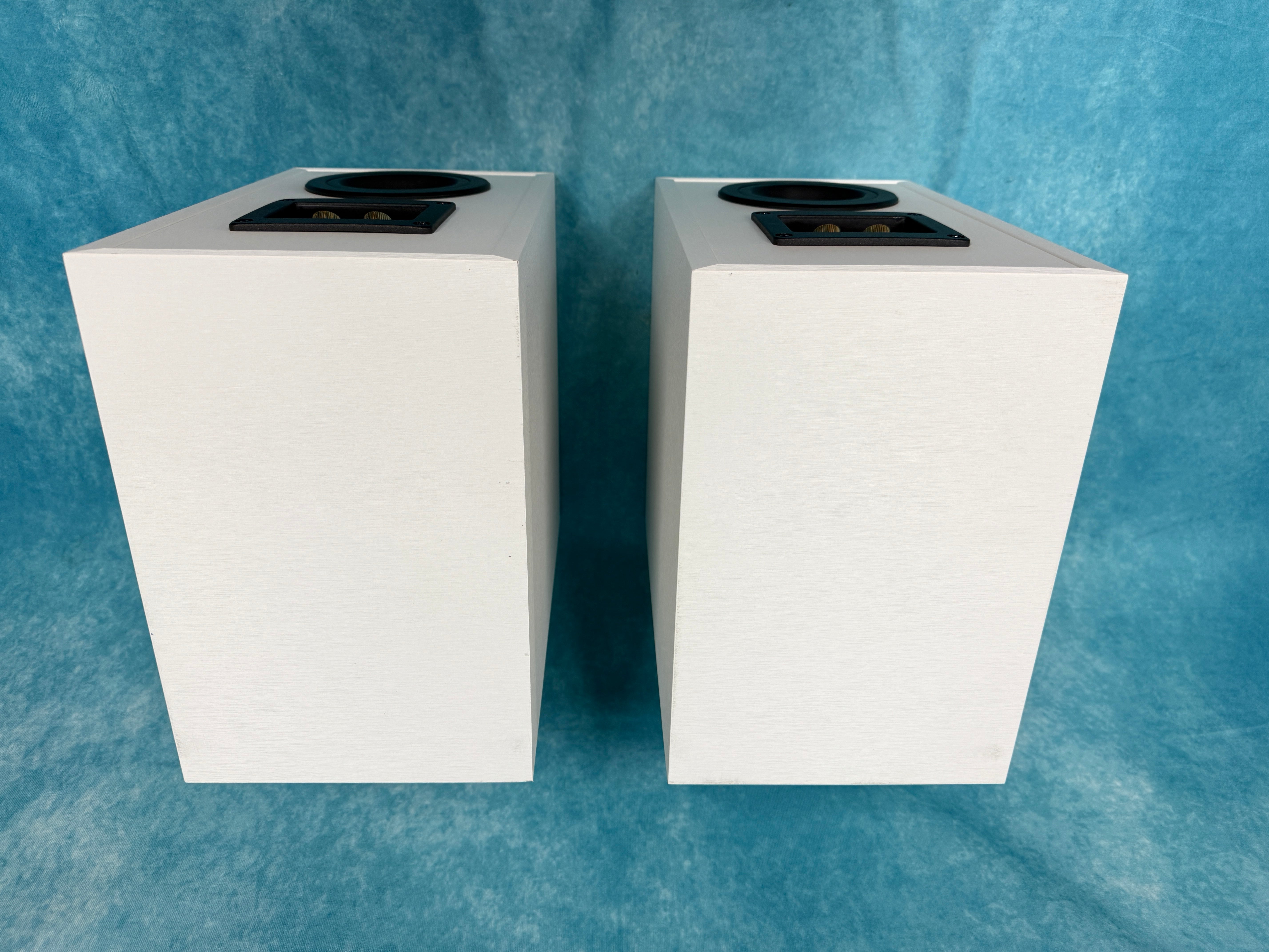 KEF:Q1M-WHT-PR-BSB 7