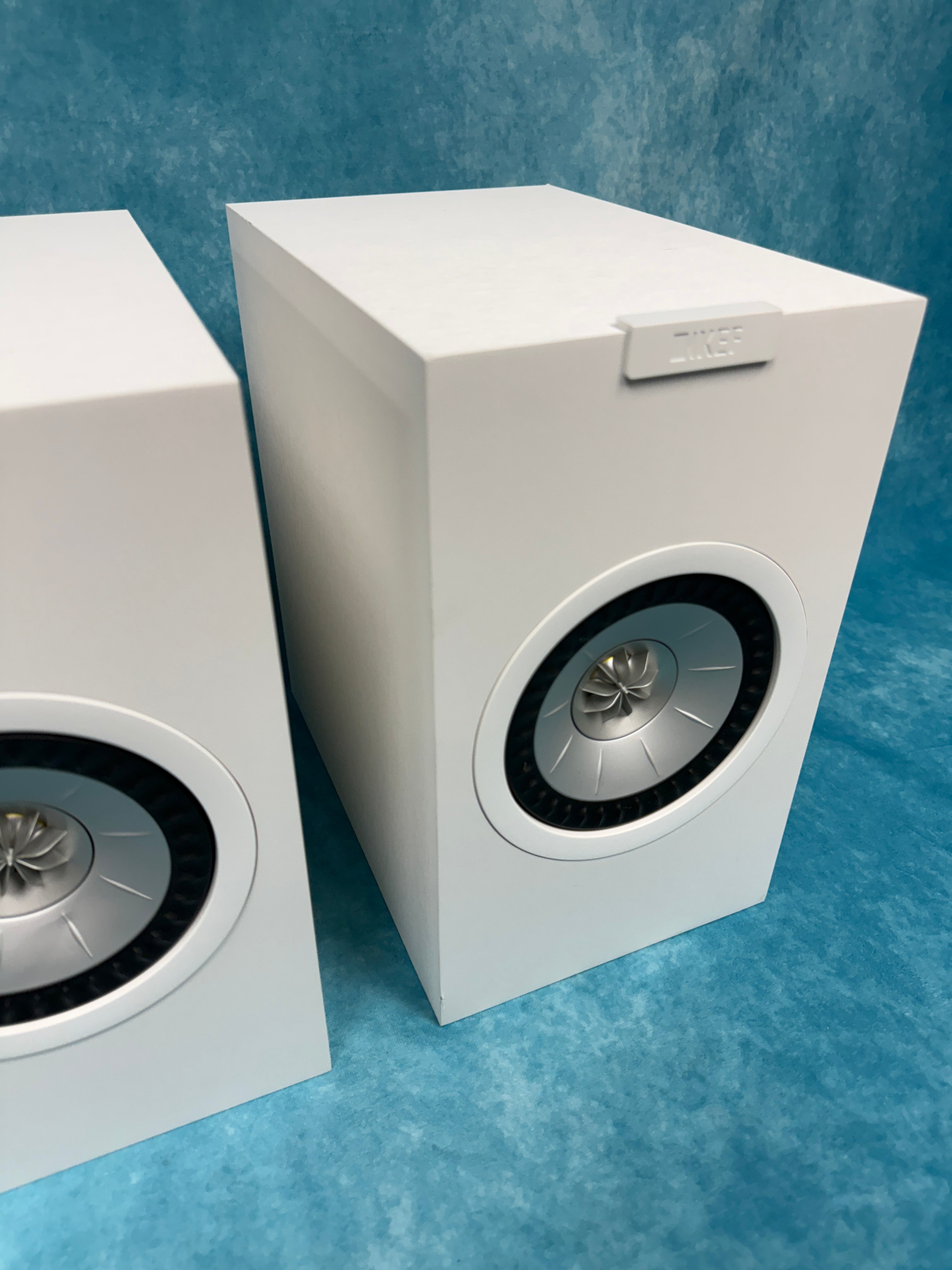 KEF:Q1M-WHT-PR-BSB 11