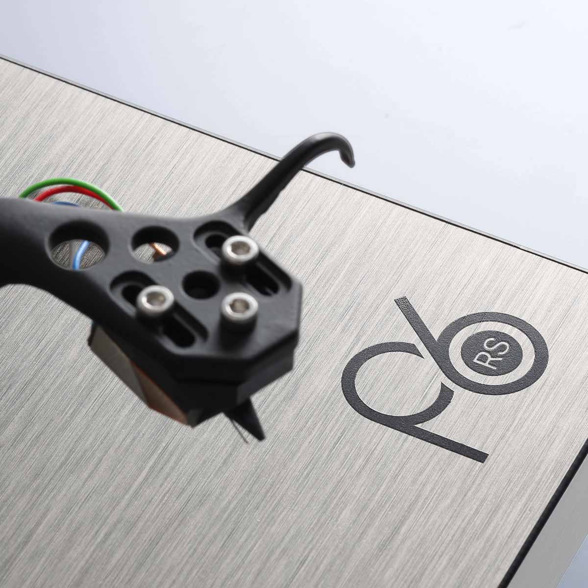 Rega Planar 6 RS Special Edition Turntable - detail of ND9 cartridge on tonearm and P6RS logo