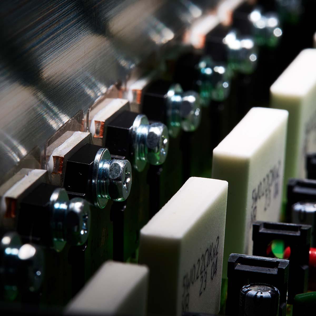 Yamaha RX300A 5.2-Channel AV Receiver - detail of interior components