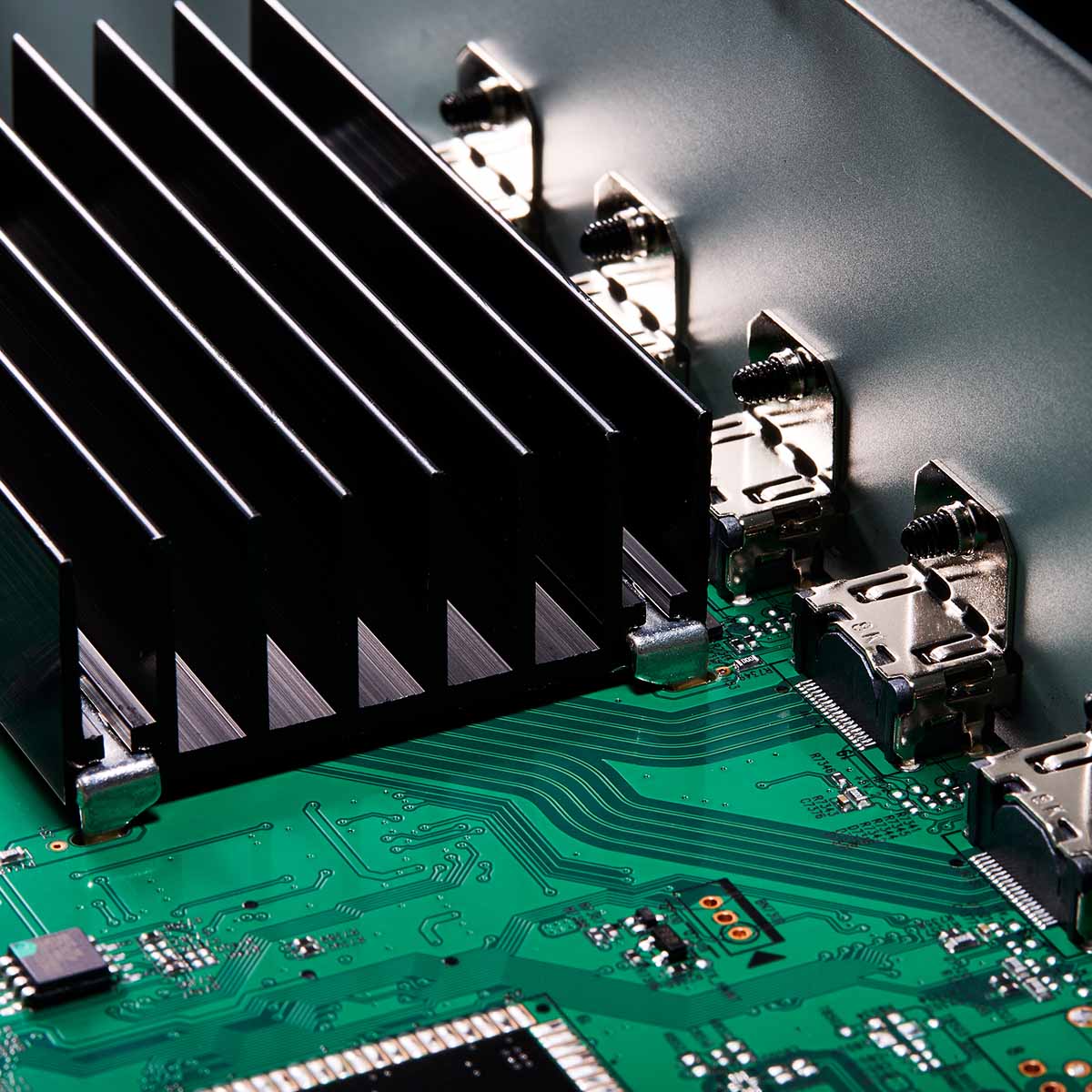 Yamaha RX500A 5.2-Channel AV Receiver - detail of interior components