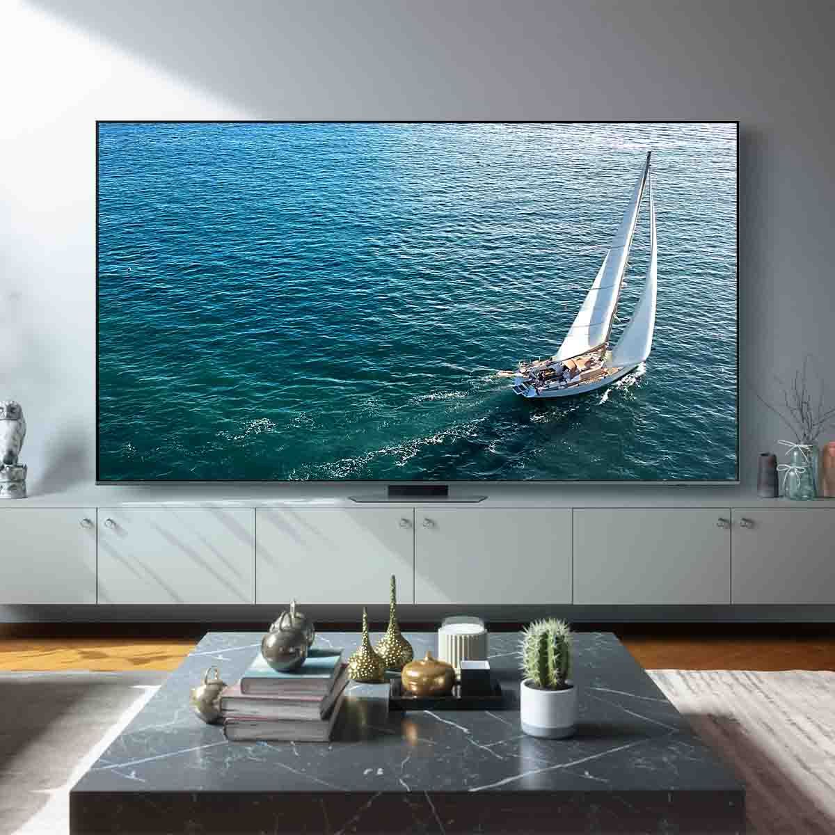 Samsung Q80C QLED 4K Smart TV (2023) - 98" - lifestyle image