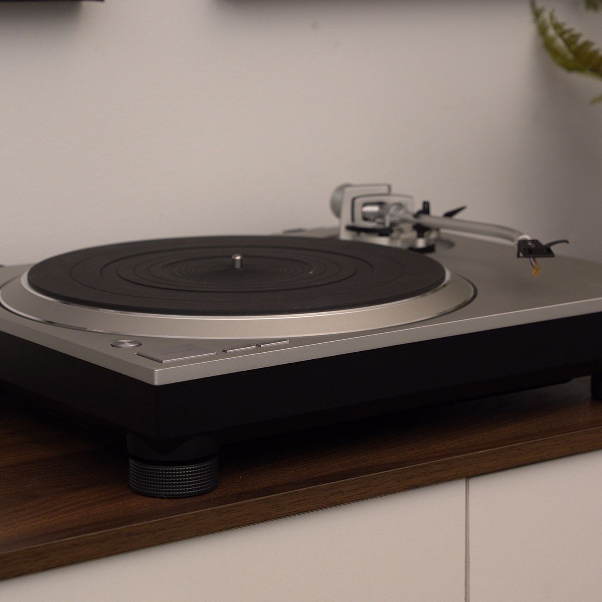 Technics SL-1500C Turntable with Built-in Preamp & Cartridge
