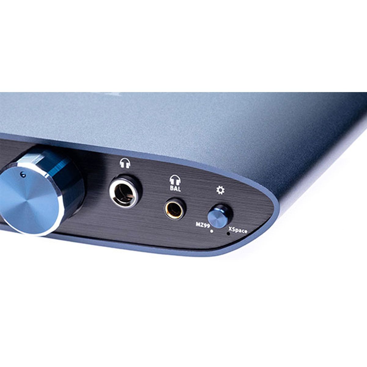 iFi Audio ZEN CAN Signature MZ99 Premium Desk-Fi Headphone Amp - zoomed view of front components