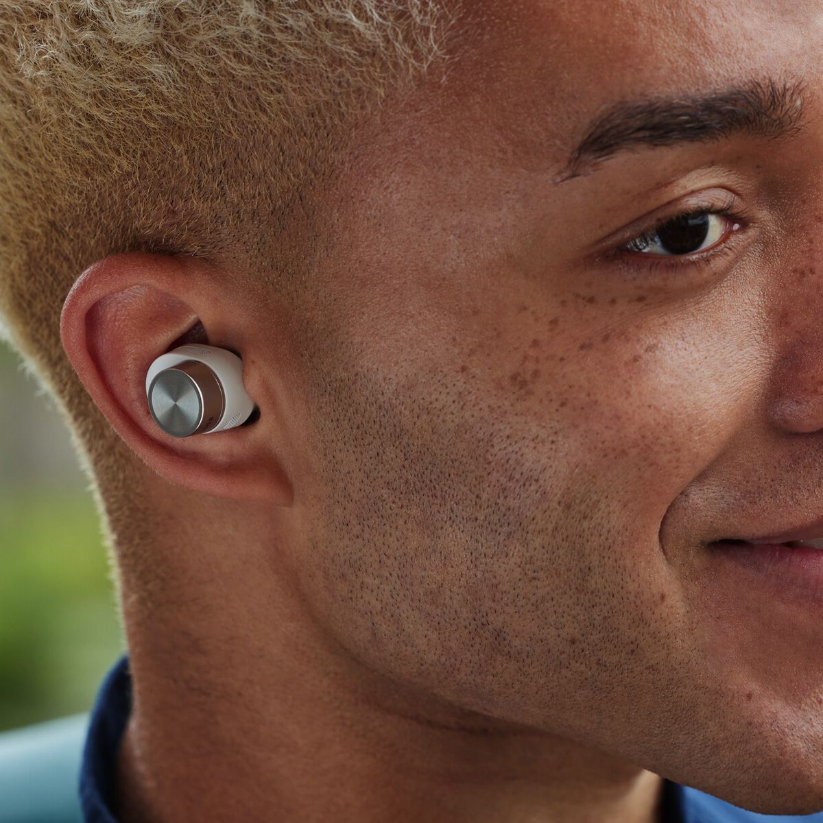 B&W Pi7 True Wireless In-Ear Headphones - Canvas White in ear
