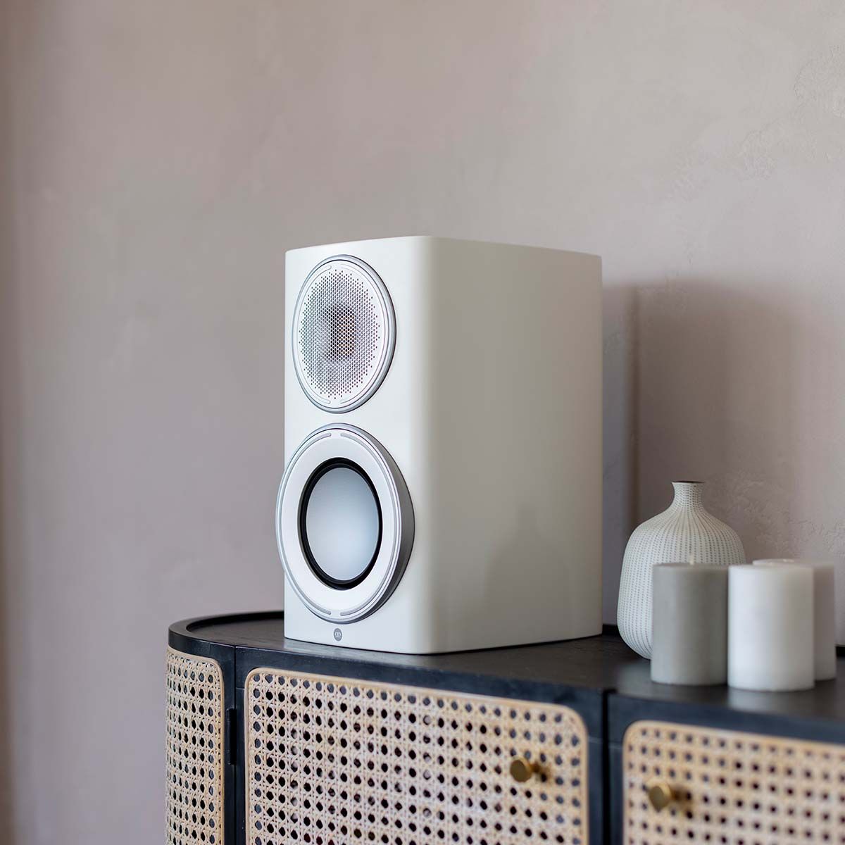 Monitor Audio Platinum 100 3G Bookshelf Loudspeaker - satin white speaker on table