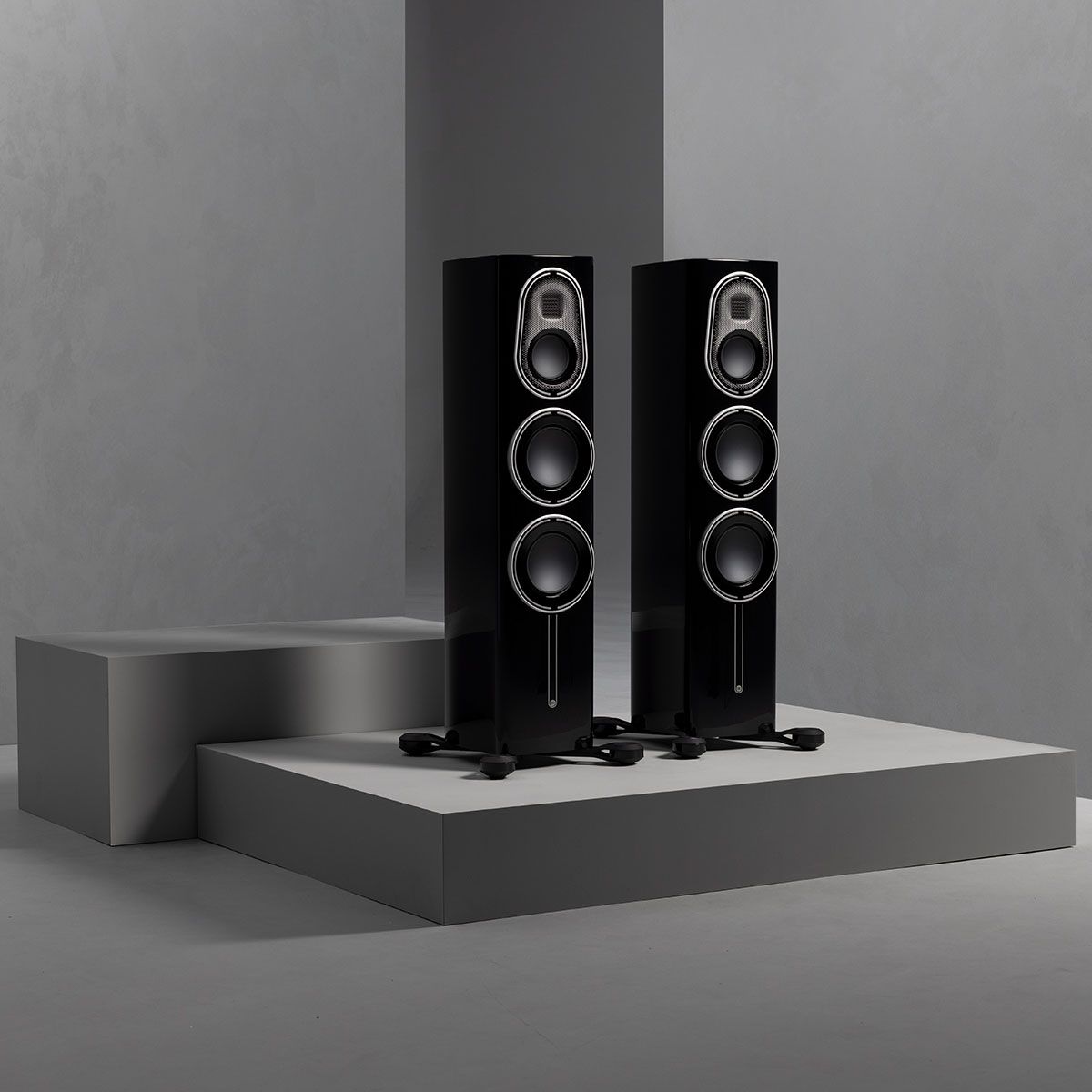 Monitor Audio Platinum 200 3G Floorstanding Loudspeaker - piano black pair on grey blocks