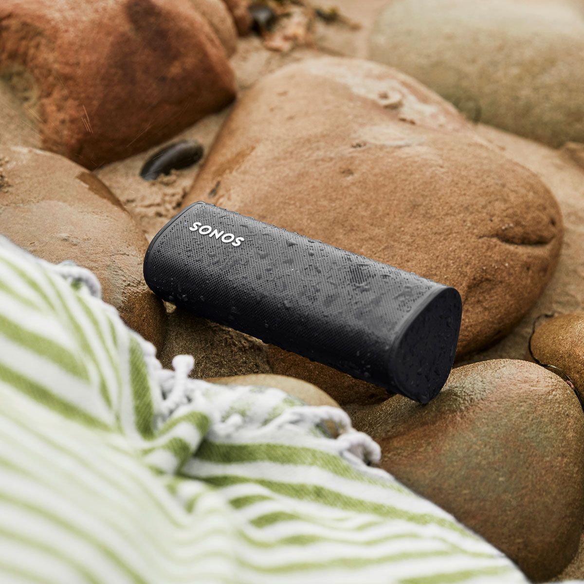 Sonos Roam Wireless Speaker, Black, Lifestyle Image