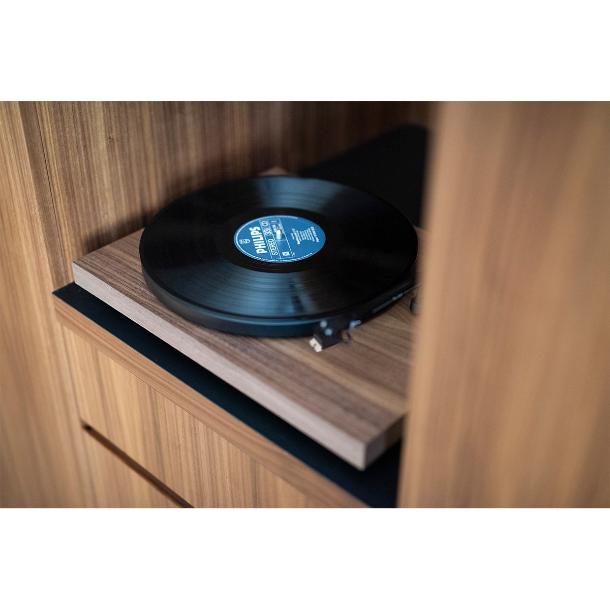 Pro-ject OPEN BOX Debut Carbon Evolution (EVO) Turntable - Satin Walnut - Satisfactory Condition