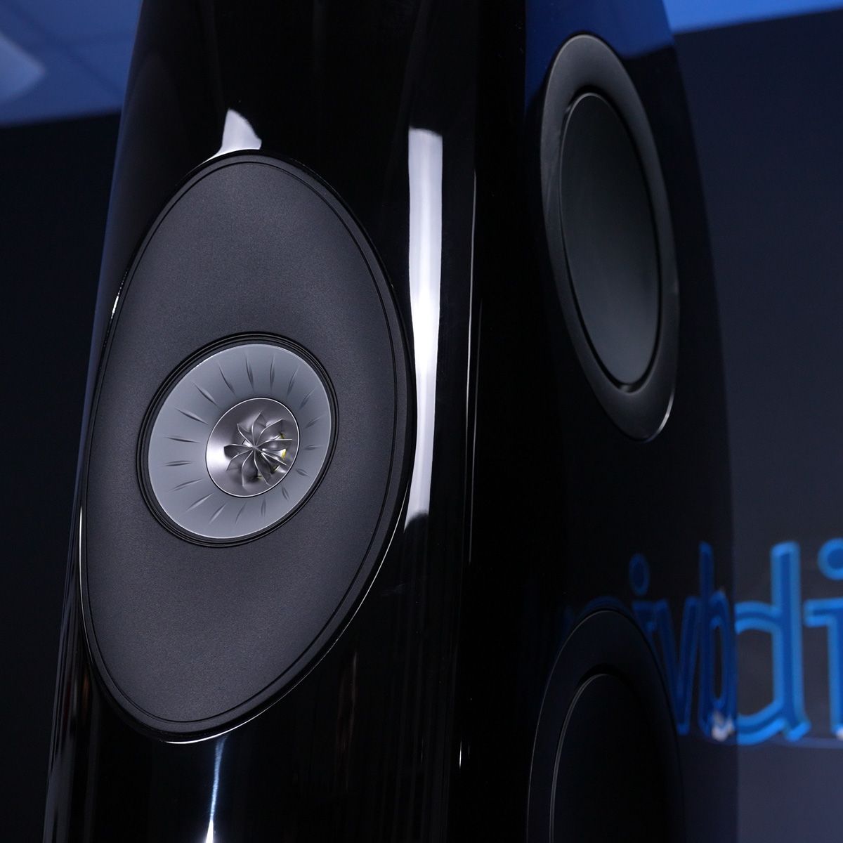 KEF Blade One Meta - Front Close-up view