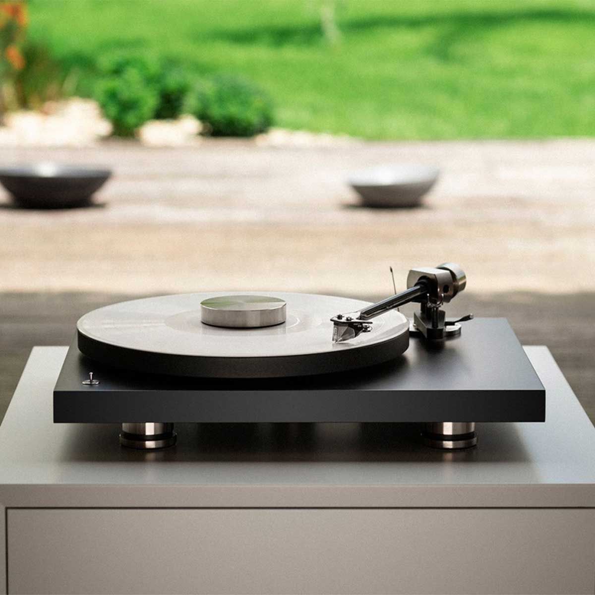 Pro-Ject Record Puck PRO, on top of a Pro-Ject Debut PRO Turntable