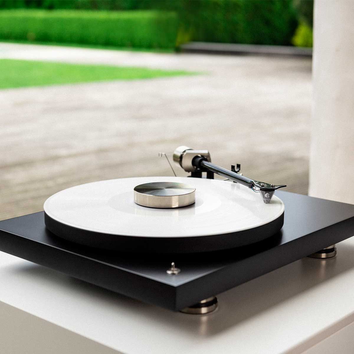 Pro-Ject Record Puck PRO, on top of a Pro-Ject Debut PRO Turntable