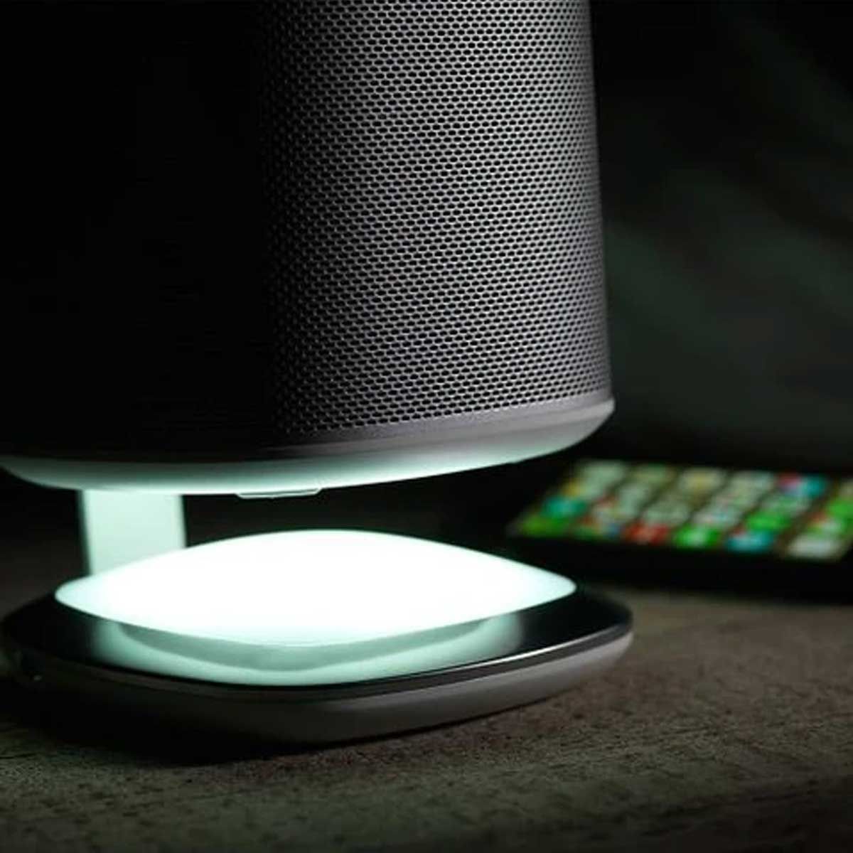 FLEXSON ILLUMINATED CHARGING STAND FOR SONOS PLAY:1 (SINGLE, WHITE)