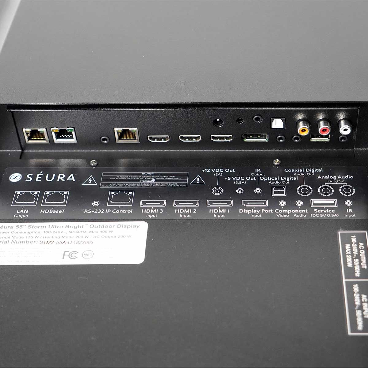 Seura Ultra Bright Outdoor 4K UHD TV, inputs and outputs