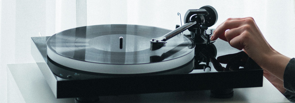 Pro-Ject X1B Turntable in black
