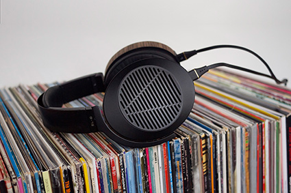 Open-Back vs. Closed-Back Over-Ear Headphones - Which is Better?