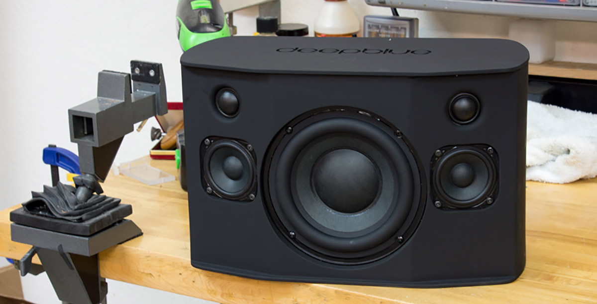 Peachtree Audio Deepblue3 with the front grill removed
