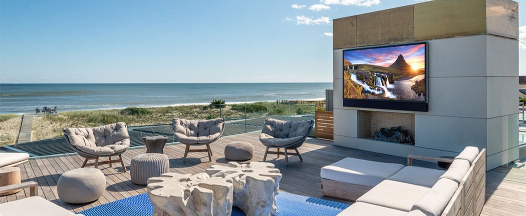 Seura Outdoor TV on Rooftop with full sun exposure