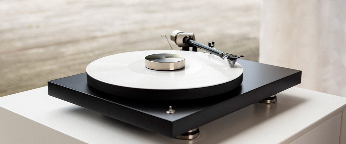 Pro-ject Debut PRO turntable