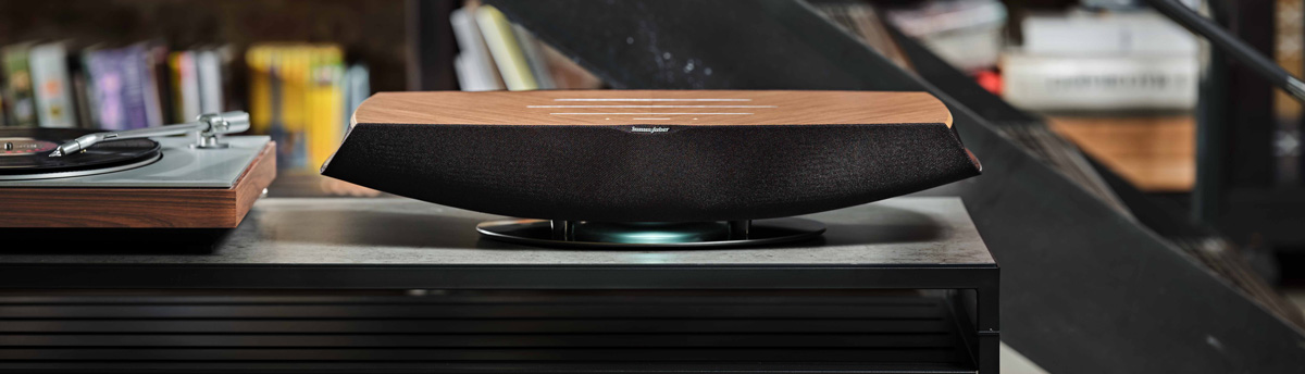 Side view of Sonus Faber Omnia beside a turntable.